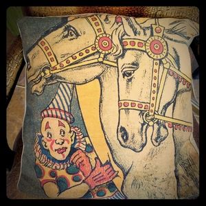 Design Legacy linen pillow